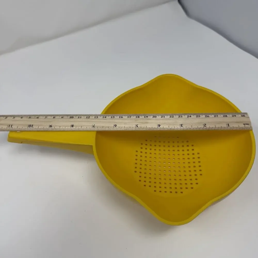 Vintage Tupperware #1200 Yellow 1 Quart Strainer Colander w/Handle Sturdy Strain